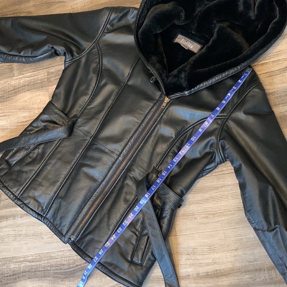 Like new Wilson’s leather coat - Picture 14 of 14